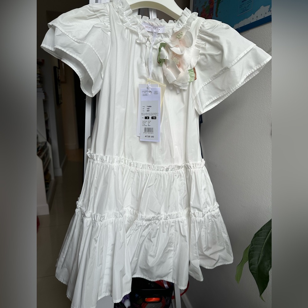 Monnalisa white short sleeve dress. Size 6 girls . Flower pin